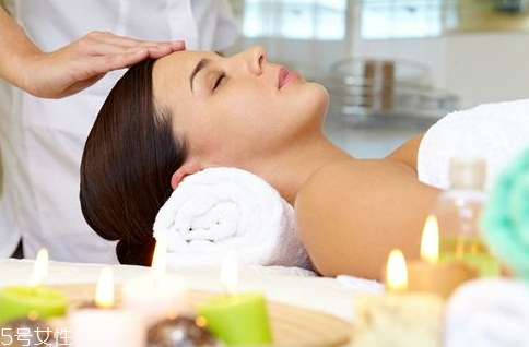 冬天頭發(fā)干燥怎么辦？試試給頭發(fā)做水療