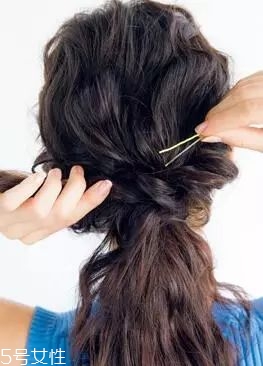 女生冬天長發(fā)怎么編好看？長發(fā)妹紙才懂得的痛