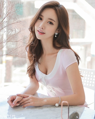 小個(gè)子女生適合什么發(fā)型？蓬松隨意效果