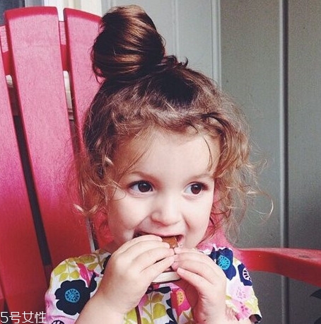 小女孩扎什么頭發(fā)好看？小公主發(fā)型大全