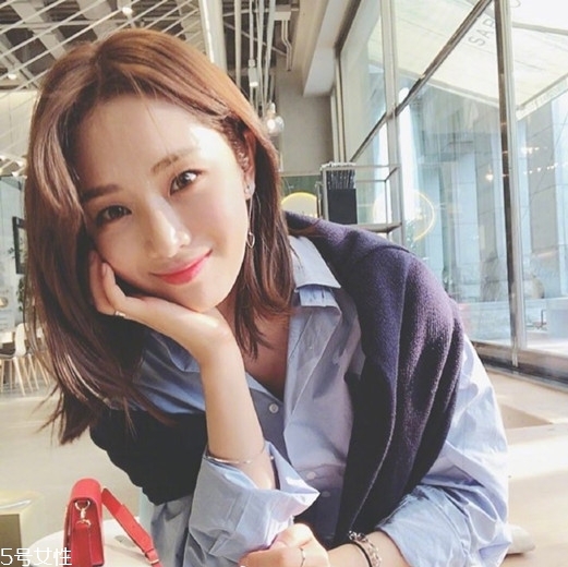 齊肩直發(fā)染什么顏色好看？簡單好看的齊肩發(fā)扎法