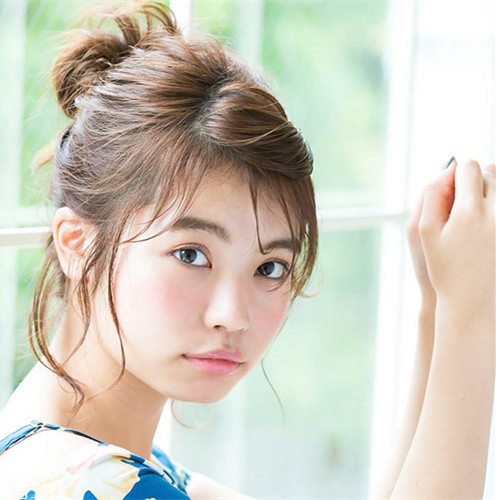 圓臉妹子怎么扎丸子頭好看？根據(jù)臉型選發(fā)型