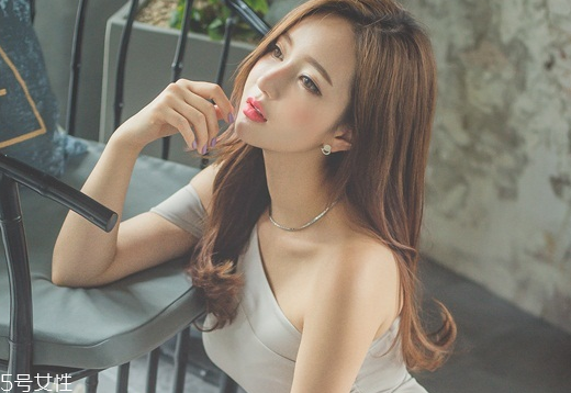 2022最流行的發(fā)色顯白？不同膚色適合不同發(fā)色