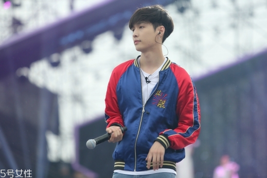 2018男生流行什么發(fā)型款式？2018男生染發(fā)顏色推薦