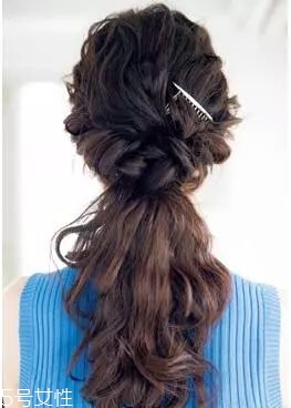 女生冬天長發(fā)怎么編好看？長發(fā)妹紙才懂得的痛
