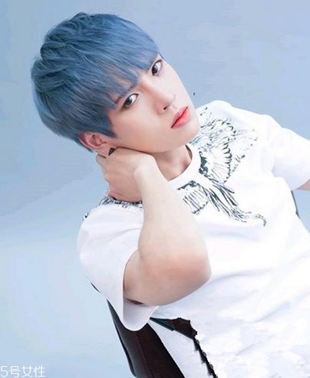 2022最流行發(fā)型顏色男生？男生潮流發(fā)型