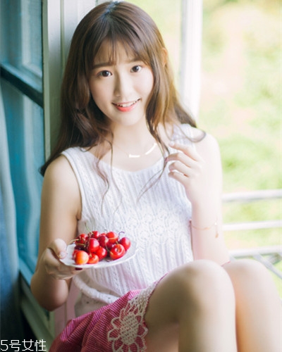 小個(gè)子女生適合什么發(fā)型？蓬松隨意效果