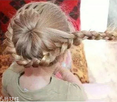 小女孩扎什么頭發(fā)好看？小公主發(fā)型大全