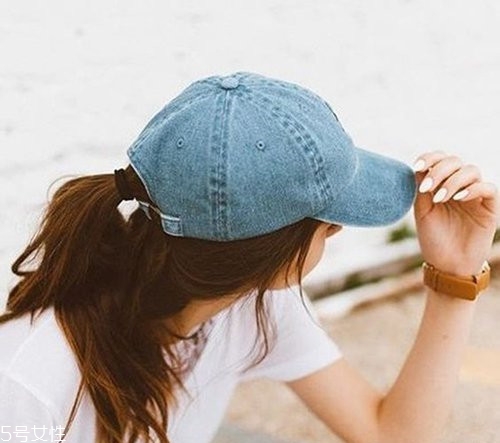 戴棒球帽適合什么發(fā)型？一分鐘學會15種新發(fā)型