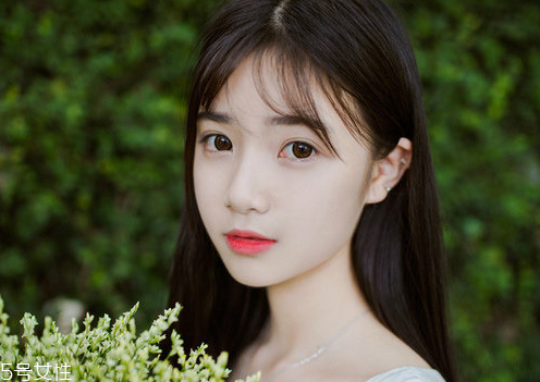 2022最流行的發(fā)色顯白？不同膚色適合不同發(fā)色