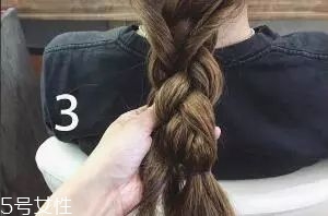 女生冬天長發(fā)怎么編好看？長發(fā)妹紙才懂得的痛