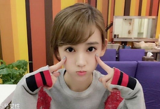 2022最流行的發(fā)色顯白？不同膚色適合不同發(fā)色