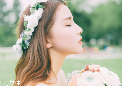 2022最流行的發(fā)色顯白？不同膚色適合不同發(fā)色