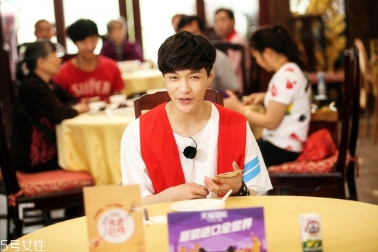 2018男生流行什么發(fā)型款式？2018男生染發(fā)顏色推薦