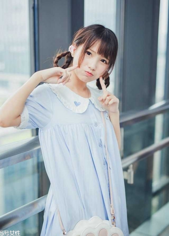 2018冬天流行什么發(fā)色？簡(jiǎn)單漂亮的披肩發(fā)