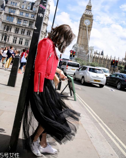 2018流行什么顏色皮衣？為你開啟時(shí)髦春季