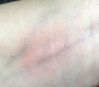 腮紅和高光哪個先用？