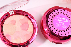 腮紅和高光哪個先用？