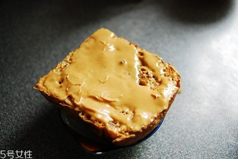 花生醬可以放冰箱嗎 冰箱里不容易壞 花生醬可以放冰箱嗎 冰箱里不容易壞