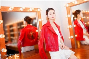 紅色皮衣怎么搭配好看？既能耍酷又扮靚