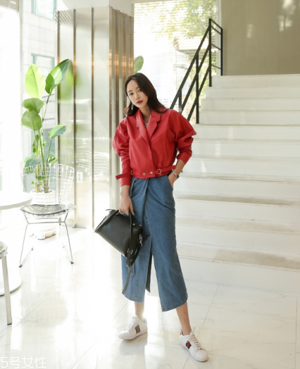 紅色皮衣怎么搭配好看？既能耍酷又扮靚