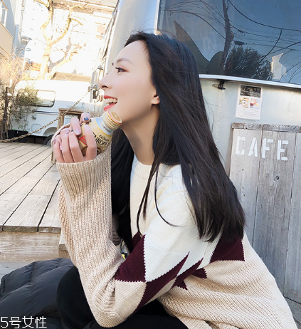 毛衣沾上油漆怎么去除？清涼油就能解決