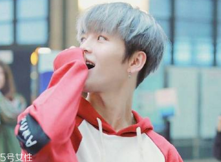 男生頭發(fā)稀疏適合什么發(fā)型？圓形劉海很好看