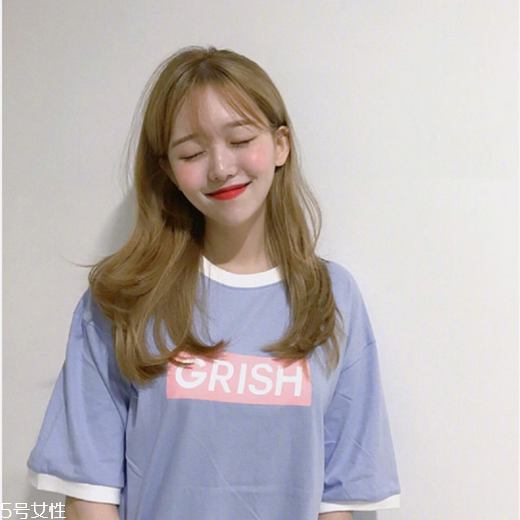 2018冬天流行什么發(fā)色？簡(jiǎn)單漂亮的披肩發(fā)