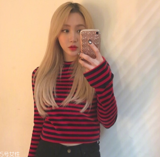 秋冬適合什么顏色的頭發(fā)？再燙個(gè)卷發(fā)更秋冬