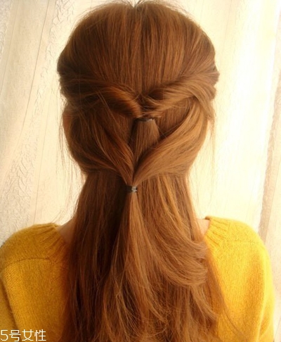 披肩發(fā)怎么扎好看？披肩發(fā)好看扎發(fā)圖解