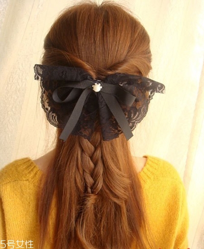 披肩發(fā)怎么扎好看？披肩發(fā)好看扎發(fā)圖解
