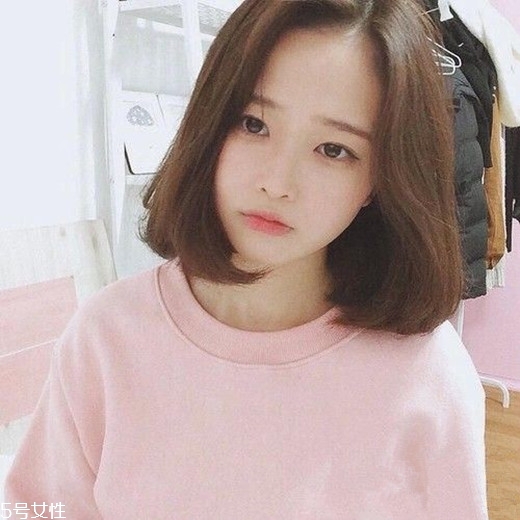 2018冬天流行什么發(fā)色？簡(jiǎn)單漂亮的披肩發(fā)