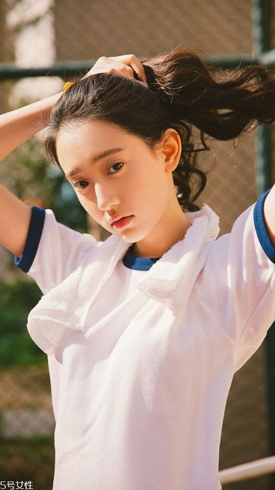 2018冬天流行什么發(fā)色？簡(jiǎn)單漂亮的披肩發(fā)