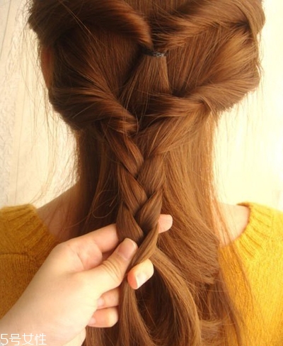 披肩發(fā)怎么扎好看？披肩發(fā)好看扎發(fā)圖解