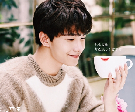 嬌蘭親親567是什么顏色？活色生香吻的秘訣