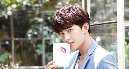 嬌蘭親親567是什么顏色？活色生香吻的秘訣