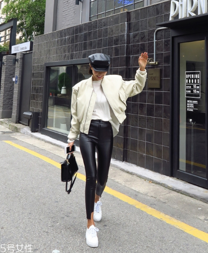 白色皮衣怎么搭配？兼具優(yōu)雅與干練