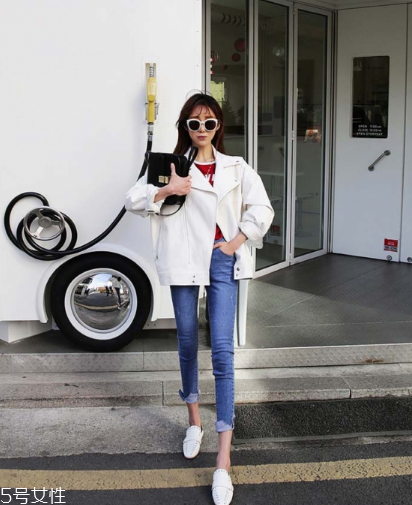 白色皮衣怎么搭配？兼具優(yōu)雅與干練