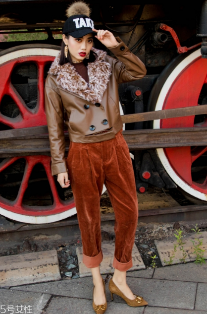 棕色皮衣怎么搭配？玩轉(zhuǎn)復(fù)古潮流風(fēng)