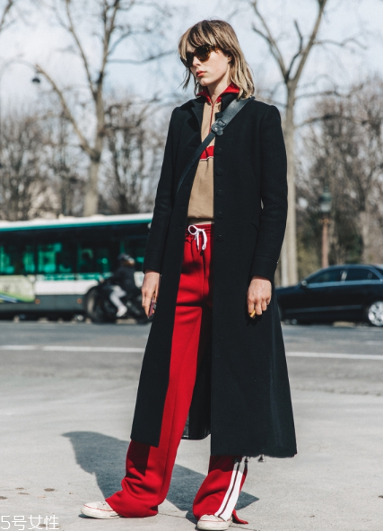 校服褲搭配什么鞋子？不同鞋子不同風格