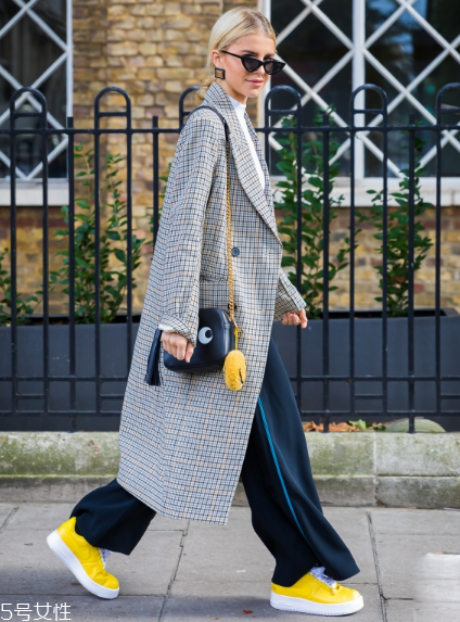 校服褲搭配什么鞋子？不同鞋子不同風格