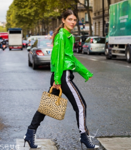 校服褲搭配什么鞋子？不同鞋子不同風格