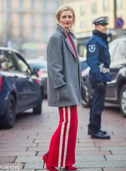 校服褲配什么上衣？舒適時(shí)尚兩不誤