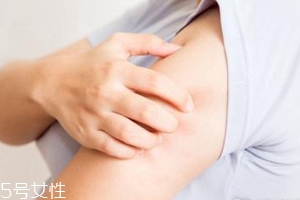 身體皮膚干燥用什么護膚品？這些身體乳拯救爆皮掉屑