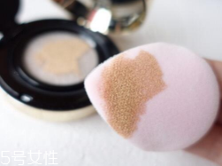 冬天適合用氣墊還是粉底液？冬天底妝和氣墊更配哦