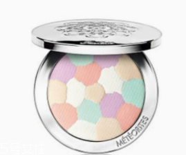 買粉餅好還是散粉？精致女孩粉餅是標(biāo)配