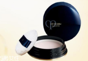買粉餅好還是散粉？精致女孩粉餅是標(biāo)配