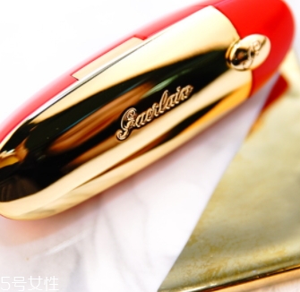 嬌蘭冰冰紅試色 嬌蘭鏡面口紅28vs嬌蘭25 嬌蘭冰冰紅試色 嬌蘭鏡面口紅28vs嬌蘭25