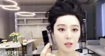 嬌蘭冰冰紅試色 嬌蘭鏡面口紅28vs嬌蘭25 嬌蘭冰冰紅試色 嬌蘭鏡面口紅28vs嬌蘭25