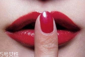 唇部打底膏是什么？涂好口紅必須打底